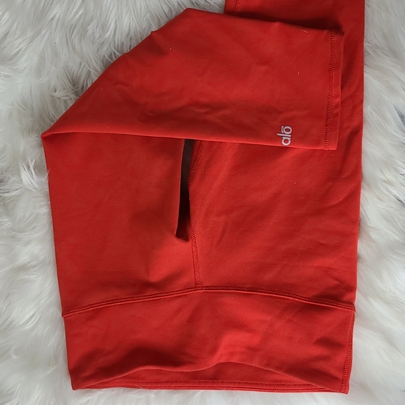 ALO Yoga Capri Pants Size Small Red Workout Gym Athleisure Pilates Casual Basic - Picture 4 of 6